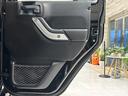 サハラ　１年保証付／正規ディーラー車／リフトアップ／黒革ヒーター／フルセグ／ＣＤ＆ＤＶＤ／ＥＴＣ／横＆後カメラ／社外フロントバンパー＆サイドステップ／ＬＥＤヘッドライト＆テールライト／社外１７ｉｎｃｈＡＷ／（55枚目）