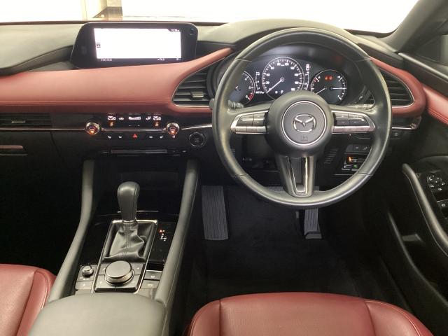 ＭＡＺＤＡ３ファストバック １．８　ＸＤ　バーガンディ　セレクション　地デジ　３６０°モニター　ワンオーナー　ＡＬＨ　ＭＲＣＣ　パーキングセンサー　本革パワーシート　シートヒーター　２カメラドラレコ　Ｂｌｕｅｔｏｏｔｈ　レーンキープアシスト　レーンアシスト　誤発進抑制（2枚目）