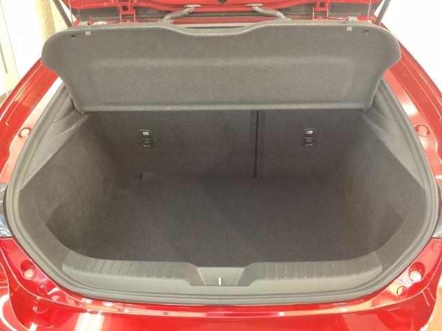 ＭＡＺＤＡ３ファストバック １．８　ＸＤ　バーガンディ　セレクション　地デジ　３６０°モニター　ワンオーナー　ＡＬＨ　ＭＲＣＣ　パーキングセンサー　本革パワーシート　シートヒーター　２カメラドラレコ　Ｂｌｕｅｔｏｏｔｈ　レーンキープアシスト　レーンアシスト　誤発進抑制（11枚目）