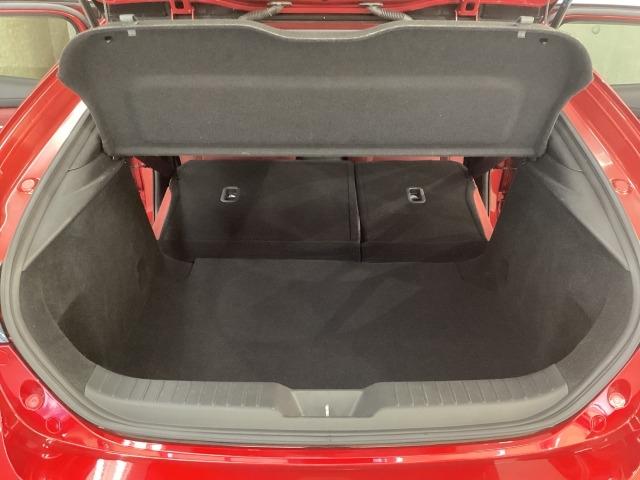 ＭＡＺＤＡ３ファストバック １．８　ＸＤ　バーガンディ　セレクション　地デジ　３６０°モニター　ワンオーナー　ＡＬＨ　ＭＲＣＣ　パーキングセンサー　本革パワーシート　シートヒーター　２カメラドラレコ　Ｂｌｕｅｔｏｏｔｈ　レーンキープアシスト　レーンアシスト　誤発進抑制（12枚目）