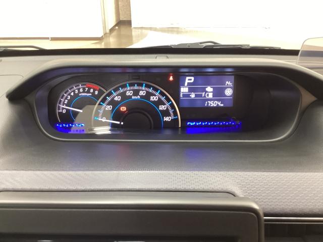 シンプルながらも落ち着いたメーターパネルは大人な雰囲気を演出します。