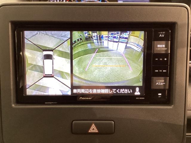 狭い場所での駐車やすれ違いなどでより的確な運転操作に役立つ３６０°ビューモニターが装備されています。