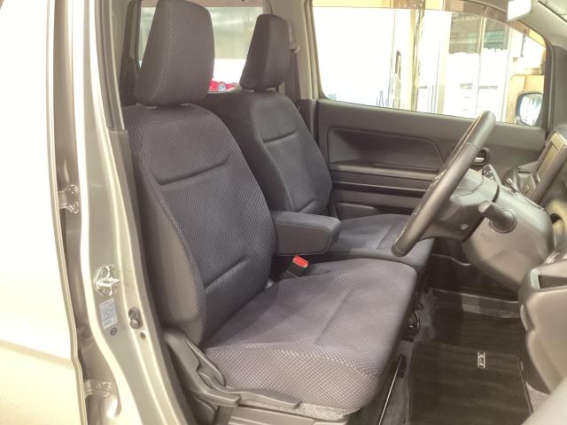 運転席の状態もナイスですね！年式・走行距離をほとんど感じさせない、大変きれいな室内です！