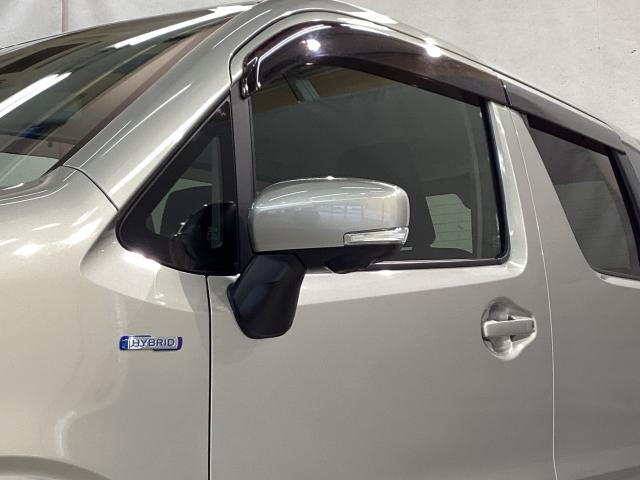 車両幅方向において最も外側にレイアウトされるので、第三者が視認しやすいドアミラーウィンカー！