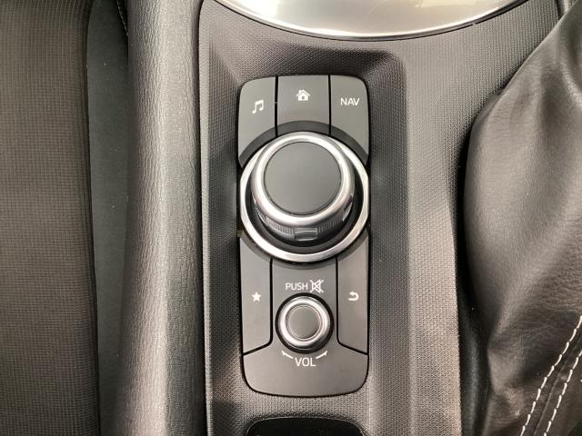 �R�}���_�[�R���g���[���[�͘r�����R�ɉ������ʒu�ɐݒu����Ă���A�茳�����Ȃ��Ă����삪�ł���D����́I