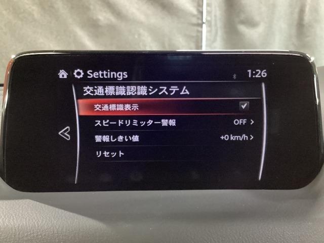 �t�H���[�h�Z���V���O�J�����ŔF��������ʕW�����f�B�X�v���C�ɕ\�����A��ʕW���̌����Ƃ��h�~��}��A���S�^�]���x�����܂��B