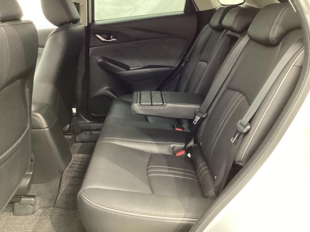 ��Ȃ��������Ƃ��낰��X�y�[�X���m�ۂ��A������̑O�ʏՓˎ��ɂ͌�ȏ���̉����g���V�[�g���犊�藎���邱�Ƃ�}������\���ɂȂ��Ă܂��B