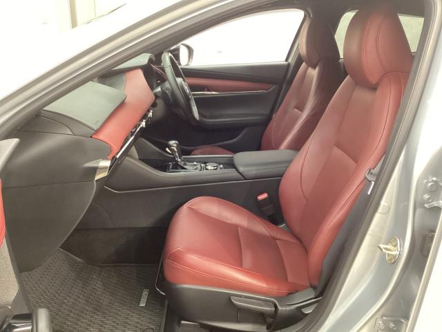 ＭＡＺＤＡ３ファストバック ２．０　Ｘ　バーガンディ　セレクション　４ＷＤ　地デジ　ＢＯＳＥ　３６０°モニター　ＡＬＨ　ＭＲＣＣ　パーキングセンサー　本革パワーシート　シートヒーター　２カメラドラレコ　Ｂｌｕｅｔｏｏｔｈ　革　３６０°カメラ　オートライト　ＬＥＤヘッドランプ（9枚目）