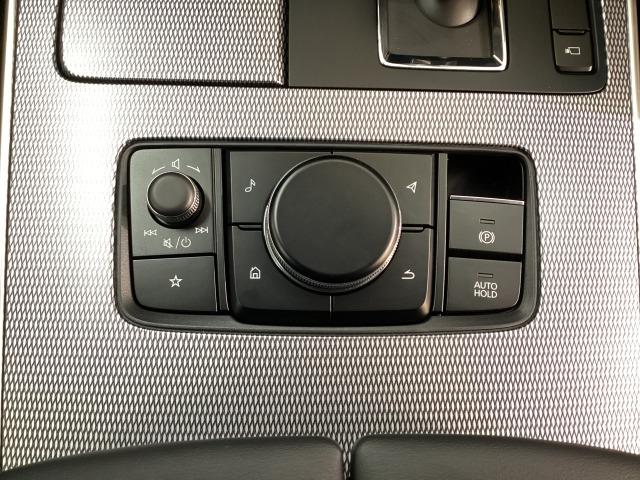 �R�}���_�[�R���g���[���[�͘r�����R�ɉ������ʒu�ɐݒu����Ă���A�茳�����Ȃ��Ă����삪�ł���D����́I