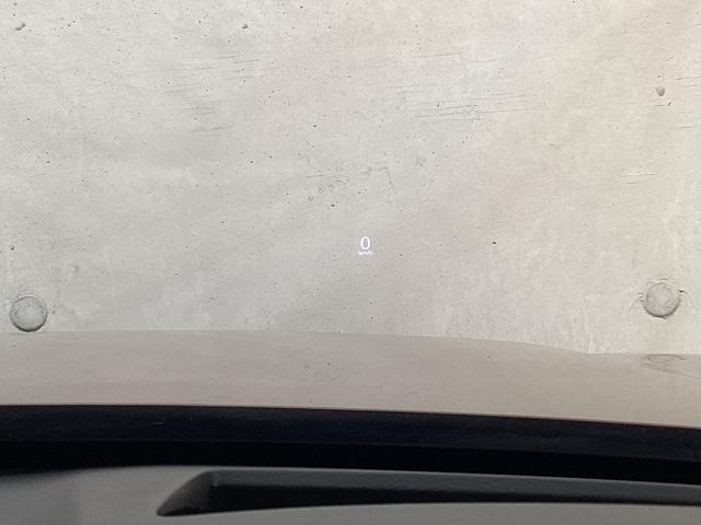 �ԑ��Ȃǂ�\�����Ă����A�N�e�B�u�E�h���C�r���O�E�f�B�X�v���C�B������œ_���߂����Ȃ��ς݁A�C�����悭���S�ɉ^�]���y���߂܂��B