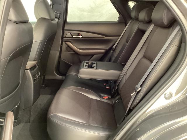 ��Ȃ��������Ƃ��낰��X�y�[�X���m�ۂ��A������̑O�ʏՓˎ��ɂ͌�ȏ���̉����g���V�[�g���犊�藎���邱�Ƃ�}������\���ɂȂ��Ă܂��B