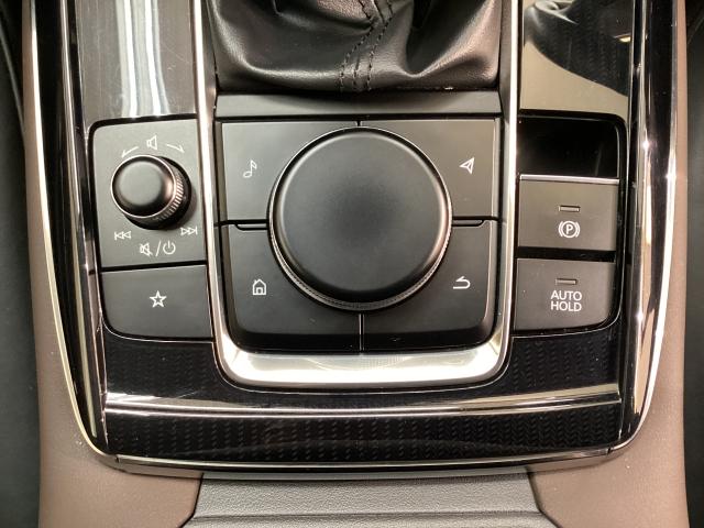 �R�}���_�[�R���g���[���[�͘r�����R�ɉ������ʒu�ɐݒu����Ă���A�茳�����Ȃ��Ă����삪�ł���D����́I