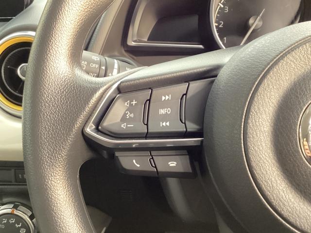 �I�[�f�B�I�����[�g�R���g���[���X�C�b�`�ɂ��A�茳�ł̃X�e���I�����A�n���Y�t���[�ʘb���y���߂܂��B