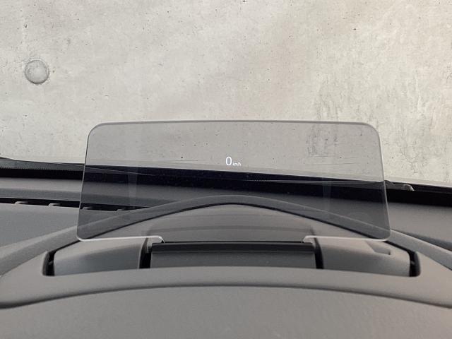 �ԑ��Ȃǂ�\�����Ă����A�N�e�B�u�E�h���C�r���O�E�f�B�X�v���C�B������œ_���߂����Ȃ��ς݁A�C�����悭���S�ɉ^�]���y���߂܂��B