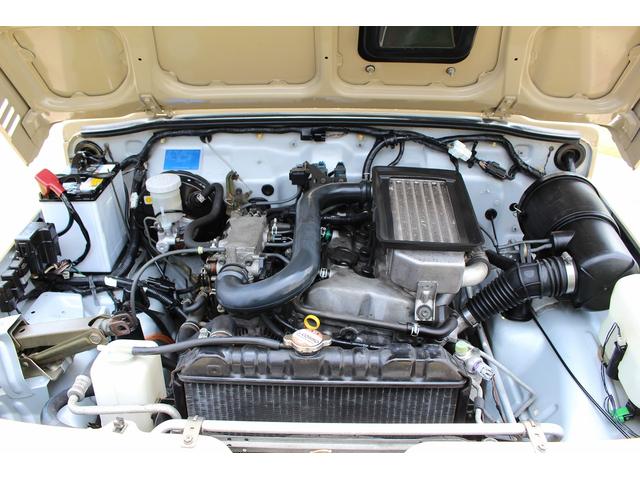 ランドベンチャー 4WD ターボ レトロスタイル サンドベージュ色替車 DAYTONAブラックスチールホイール ホワイトリボンラジアルタイヤ 純正ルーフラック NARDIステアリング レトロ調シートカバー 社外ステレオ(18枚目)