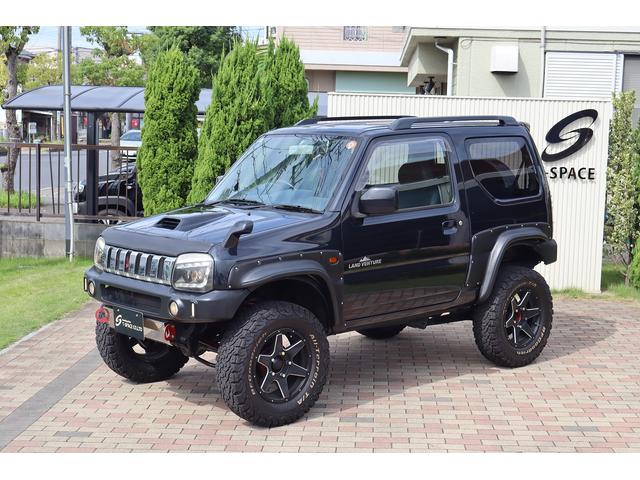ジムニー ランドベンチャー　ユーザー様買取車　特別仕様車　ＭＡＲＶＩＮショートバンパー　ＤＩＲＴ－ＸＣ１６ＡＷ　ＲＰＧリフトアップ　ＷｉｒｕｓＷｉｎマフラー　ＢＡＤフェイスヘッドライト　ＬＥＤサンダーテール　ＳｔｒａｄａナビＴＶ（4枚目）