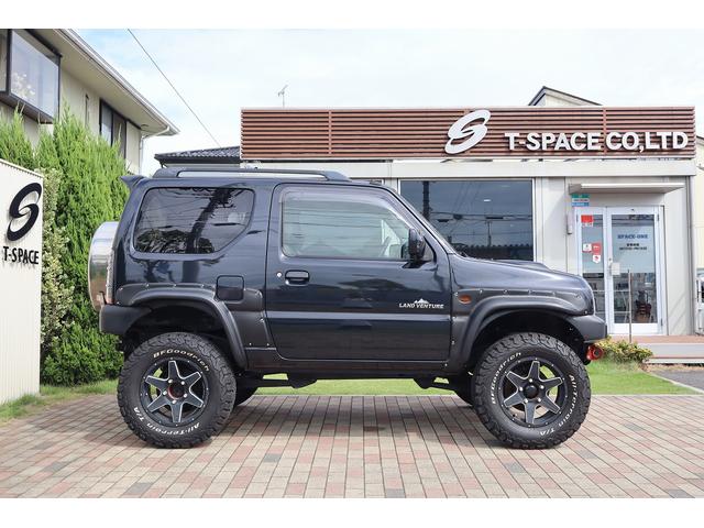 ジムニー ランドベンチャー　ユーザー様買取車　特別仕様車　ＭＡＲＶＩＮショートバンパー　ＤＩＲＴ－ＸＣ１６ＡＷ　ＲＰＧリフトアップ　ＷｉｒｕｓＷｉｎマフラー　ＢＡＤフェイスヘッドライト　ＬＥＤサンダーテール　ＳｔｒａｄａナビＴＶ（6枚目）