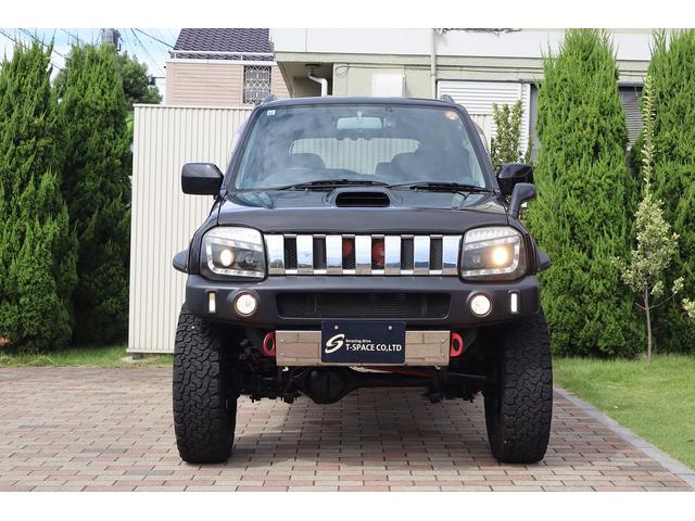 ジムニー ランドベンチャー　ユーザー様買取車　特別仕様車　ＭＡＲＶＩＮショートバンパー　ＤＩＲＴ－ＸＣ１６ＡＷ　ＲＰＧリフトアップ　ＷｉｒｕｓＷｉｎマフラー　ＢＡＤフェイスヘッドライト　ＬＥＤサンダーテール　ＳｔｒａｄａナビＴＶ（8枚目）