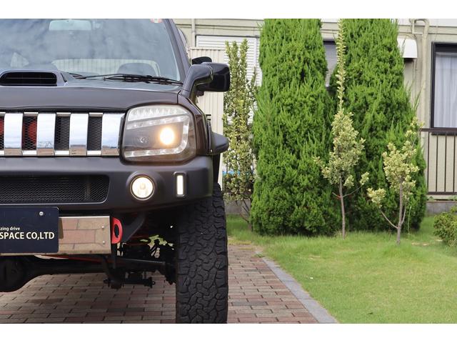 ジムニー ランドベンチャー　ユーザー様買取車　特別仕様車　ＭＡＲＶＩＮショートバンパー　ＤＩＲＴ－ＸＣ１６ＡＷ　ＲＰＧリフトアップ　ＷｉｒｕｓＷｉｎマフラー　ＢＡＤフェイスヘッドライト　ＬＥＤサンダーテール　ＳｔｒａｄａナビＴＶ（10枚目）