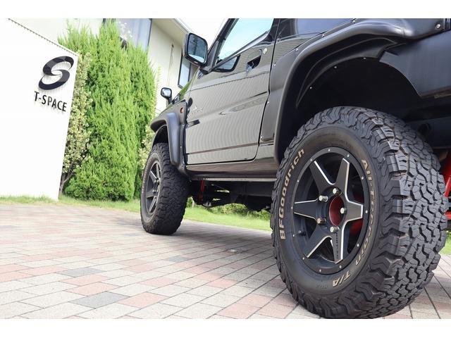 ジムニー ランドベンチャー　ユーザー様買取車　特別仕様車　ＭＡＲＶＩＮショートバンパー　ＤＩＲＴ－ＸＣ１６ＡＷ　ＲＰＧリフトアップ　ＷｉｒｕｓＷｉｎマフラー　ＢＡＤフェイスヘッドライト　ＬＥＤサンダーテール　ＳｔｒａｄａナビＴＶ（11枚目）