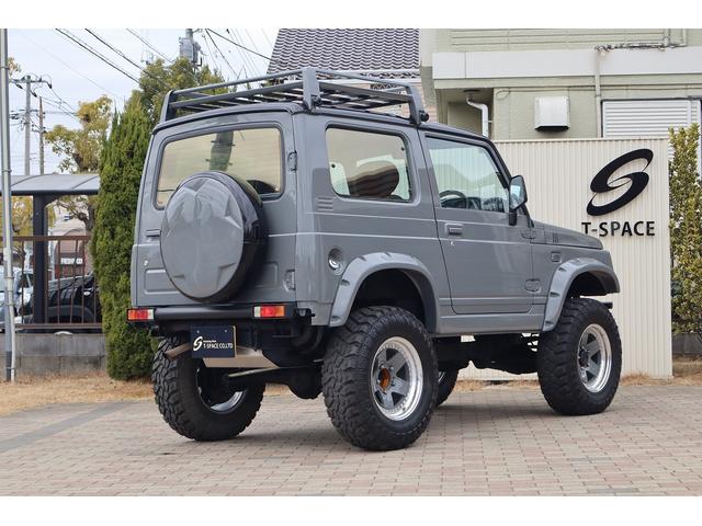 ジムニー ワイルドウインド　チューブバンパー／ボディリフトアップ／ボディ同色１６インチアルミ／ブラックレザー調ヴィンテージシートカバー／天張り＆ドアトリムウッド張替カスタム（12枚目）