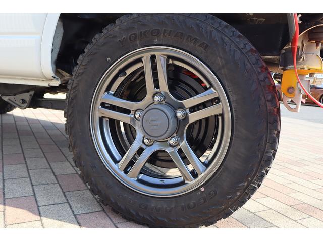 ジムニー クロスアドベンチャー　サロモン　特別仕様車　９型　ＡＰＩＯ前後バンパー　スキッドプレート　マッドフラップ　ＪＡＯＳリフトアップ　ステンレスマフラー　純正１６ＡＷ　Ｍ／Ｔタイヤ　ナビフルセグ　追加メーター　セキュリティ（68枚目）