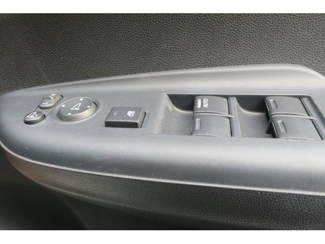 13G・Fパッケージ ワンオーナー ETC ナビ TV CD/DVD再生 SDカードスロット USBポート スマートキー アイドリングストップ フルフラットシート ECONモード ヘッドライトレベライザ 衝突安全ボディ(24枚目)