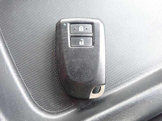 ハイエースバン スーパーＧＬ　ダークプライム　ナビ　地デジ　バックカメラ　Ｂｌｕｅｔｏｏｔｈ　記録簿　純正ＬＥＤヘッドライト　スマートキースペアキー　車中泊ベッドキット　ハーフレザー＆シートカバー　ＥＴＣ２．０　オートハイビーム　ルーフラック（40枚目）