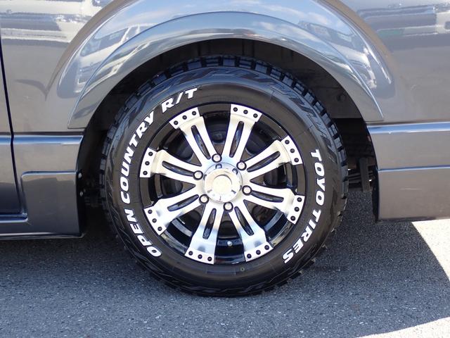 ハイエースバン スーパーＧＬ　記録簿　フルエアロ　ローダウン社外１６アルミ　オープンカントリー　オーバーフェンダー　ナビ　地デジ　バックカメラ　Ｂｌｕｅｔｏｏｔｈ　ＤＶＤ　ＨＤＭＩ　ドライブレコーダー　ＡＣ１００Ｖ　ＥＴＣ　ＨＩＤ（17枚目）