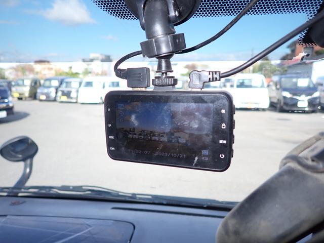 ハイエースバン スーパーＧＬ　記録簿　フルエアロ　ローダウン社外１６アルミ　オープンカントリー　オーバーフェンダー　ナビ　地デジ　バックカメラ　Ｂｌｕｅｔｏｏｔｈ　ＤＶＤ　ＨＤＭＩ　ドライブレコーダー　ＡＣ１００Ｖ　ＥＴＣ　ＨＩＤ（35枚目）