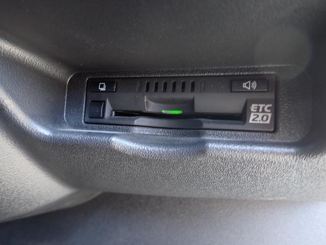 ハイエースバン スーパーGL ダークプライムII 記録簿 モデリスタエアロ ナビ 地デジ 純正LEDヘッドライト Bluetooth デジタルインナーミラー スマートキー 社外17アルミ ホワイトレター AC100V ETC 衝突軽減 横滑り防止(34枚目)