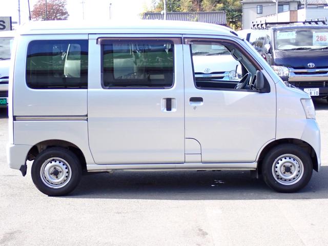 サンバーバン トランスポーター 1オーナー 記録簿付 キーレス ETC パワーウインドウ プライバシーガラス ドアバイザー 145R12 2025年製ブリヂストン ダブルエアバッグ タイミングチェーン車 2(4)人乗 荷室フラット(15枚目)