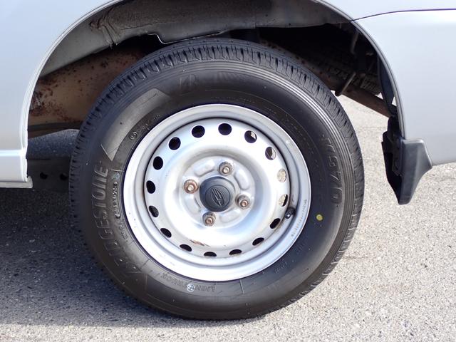 サンバーバン トランスポーター 1オーナー 記録簿付 キーレス ETC パワーウインドウ プライバシーガラス ドアバイザー 145R12 2025年製ブリヂストン ダブルエアバッグ タイミングチェーン車 2(4)人乗 荷室フラット(17枚目)