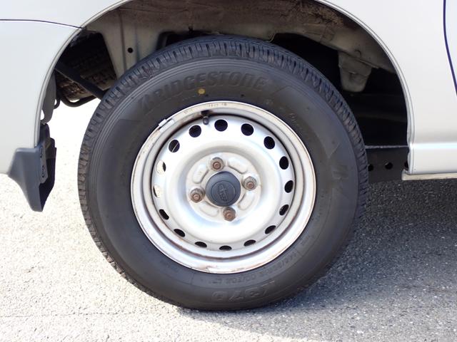 サンバーバン トランスポーター 1オーナー 記録簿付 キーレス ETC パワーウインドウ プライバシーガラス ドアバイザー 145R12 2025年製ブリヂストン ダブルエアバッグ タイミングチェーン車 2(4)人乗 荷室フラット(19枚目)