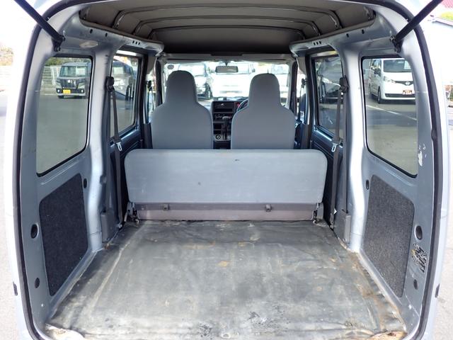 サンバーバン トランスポーター 1オーナー 記録簿付 キーレス ETC パワーウインドウ プライバシーガラス ドアバイザー 145R12 2025年製ブリヂストン ダブルエアバッグ タイミングチェーン車 2(4)人乗 荷室フラット(32枚目)