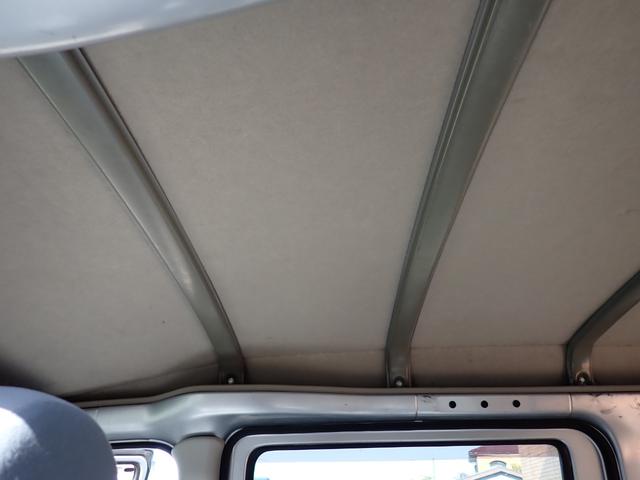 サンバーバン トランスポーター 1オーナー 記録簿付 キーレス ETC パワーウインドウ プライバシーガラス ドアバイザー 145R12 2025年製ブリヂストン ダブルエアバッグ タイミングチェーン車 2(4)人乗 荷室フラット(34枚目)