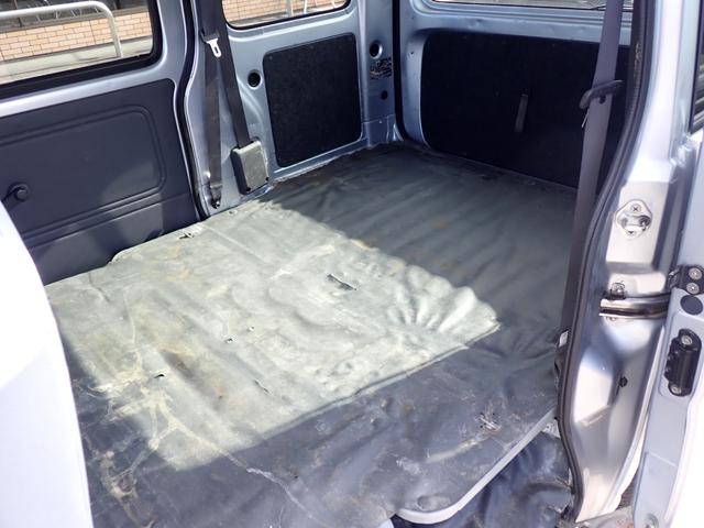 サンバーバン トランスポーター 1オーナー 記録簿付 キーレス ETC パワーウインドウ プライバシーガラス ドアバイザー 145R12 2025年製ブリヂストン ダブルエアバッグ タイミングチェーン車 2(4)人乗 荷室フラット(38枚目)