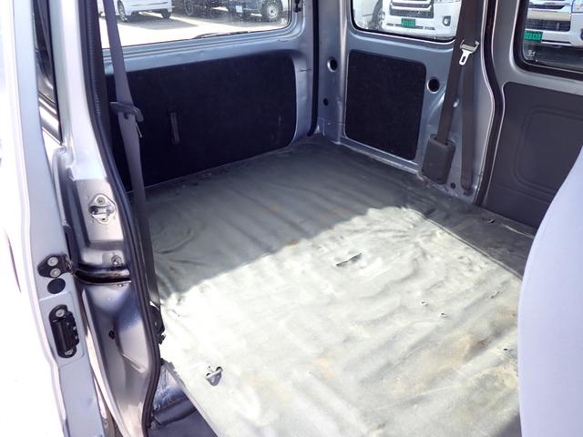 サンバーバン トランスポーター 1オーナー 記録簿付 キーレス ETC パワーウインドウ プライバシーガラス ドアバイザー 145R12 2025年製ブリヂストン ダブルエアバッグ タイミングチェーン車 2(4)人乗 荷室フラット(39枚目)