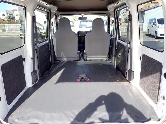 ピクシスバン デラックス　記録簿　ナビ　ＴＶ　ＥＴＣ　ＣＤ　キーレス　スペアキー　プライバシーガラス　荷室フラット　オーバーヘッドシェルフ　１４５Ｒ１２　パワーウインドウ　ダブルエアバッグ（33枚目）