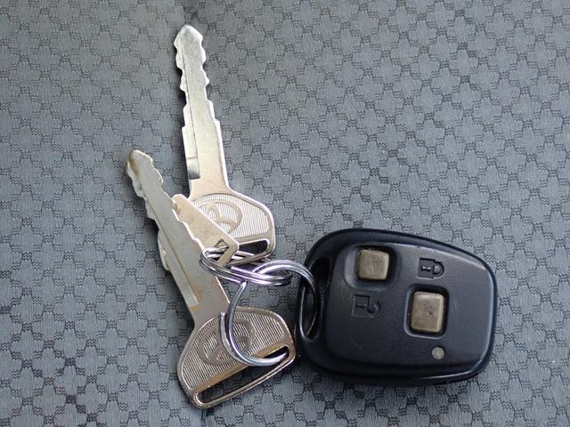 ピクシスバン デラックス　記録簿　ナビ　ＴＶ　ＥＴＣ　ＣＤ　キーレス　スペアキー　プライバシーガラス　荷室フラット　オーバーヘッドシェルフ　１４５Ｒ１２　パワーウインドウ　ダブルエアバッグ（38枚目）