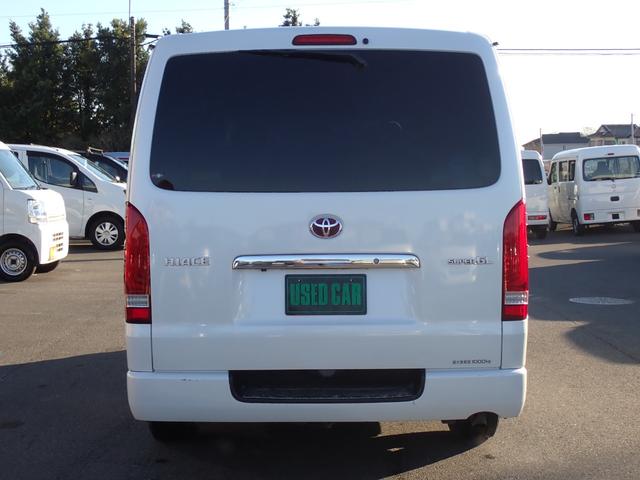 ハイエースバン スーパーＧＬ　ナビ　地デジ　バックカメラ　Ｂｌｕｅｔｏｏｔｈ対応　アルパインフリップダウンモニター　記録簿　純正ＬＥＤヘッドライト　ベッドキット　車中泊　ホワイトレタータイヤ　ローダウン　オバフェン　ＬＥＤテール（8枚目）