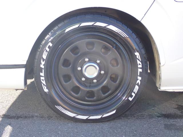 ハイエースバン スーパーＧＬ　ナビ　地デジ　バックカメラ　Ｂｌｕｅｔｏｏｔｈ対応　アルパインフリップダウンモニター　記録簿　純正ＬＥＤヘッドライト　ベッドキット　車中泊　ホワイトレタータイヤ　ローダウン　オバフェン　ＬＥＤテール（16枚目）