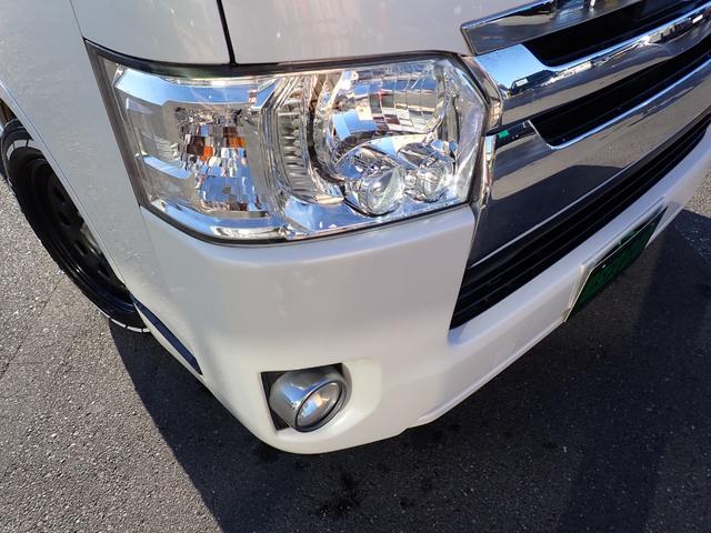 ハイエースバン スーパーＧＬ　ナビ　地デジ　バックカメラ　Ｂｌｕｅｔｏｏｔｈ対応　アルパインフリップダウンモニター　記録簿　純正ＬＥＤヘッドライト　ベッドキット　車中泊　ホワイトレタータイヤ　ローダウン　オバフェン　ＬＥＤテール（20枚目）