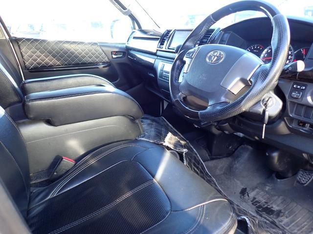 ハイエースバン スーパーＧＬ　ナビ　地デジ　バックカメラ　Ｂｌｕｅｔｏｏｔｈ対応　アルパインフリップダウンモニター　記録簿　純正ＬＥＤヘッドライト　ベッドキット　車中泊　ホワイトレタータイヤ　ローダウン　オバフェン　ＬＥＤテール（28枚目）