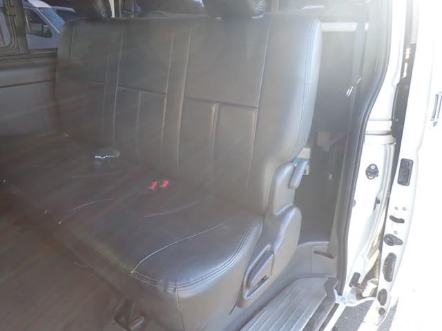 ハイエースバン スーパーＧＬ　ナビ　地デジ　バックカメラ　Ｂｌｕｅｔｏｏｔｈ対応　アルパインフリップダウンモニター　記録簿　純正ＬＥＤヘッドライト　ベッドキット　車中泊　ホワイトレタータイヤ　ローダウン　オバフェン　ＬＥＤテール（33枚目）