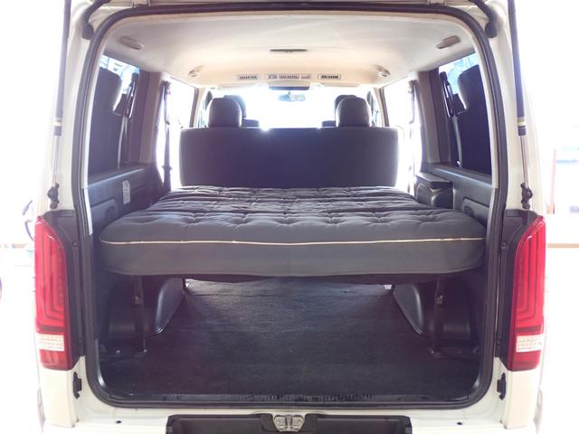 ハイエースバン スーパーＧＬ　ナビ　地デジ　バックカメラ　Ｂｌｕｅｔｏｏｔｈ対応　アルパインフリップダウンモニター　記録簿　純正ＬＥＤヘッドライト　ベッドキット　車中泊　ホワイトレタータイヤ　ローダウン　オバフェン　ＬＥＤテール（34枚目）