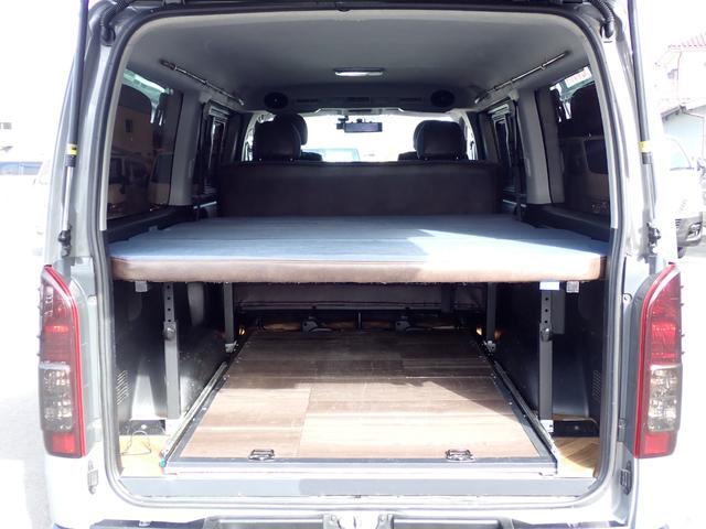 ハイエースバン スーパーＧＬ　丸目　ＦＬＥＸ仕様　内装ライトブラウンウッド調パネル＆ステアリング　リアラダー　ルーフキャリア　ベッドキット　リアスライドフロア　ディスプレイオーディオ　ＥＴＣ　デジタルインナーミラー　バックカメラ（32枚目）