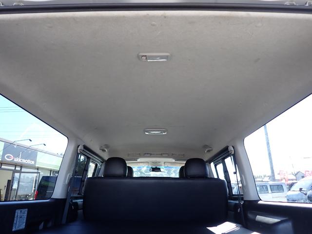 ハイエースバン スーパーＧＬ　バッドフェイス　フロントエアロ　純正ＬＥＤヘッドライト　フォグＬＥＤ　記録簿　ナビ　地デジ　Ｂｌｕｅｔｏｏｔｈ　社外１６アルミ　ホワイトレター　ベッドキット車中泊　ＵＳＢ　バックカメラ　スマートキー（32枚目）