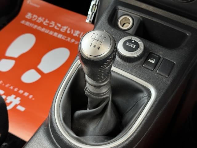 ２０ＧＴ　６速マニュアル　ディーゼルターボ　インテリジェントキー　純正ＨＤＤナビ　地デジフルセグ　Ｂｌｕｅｔｏｏｔｈ　ＤＶＤビデオ再生　バックカメラ　ＥＴＣ　社外アルミ　ＨＩＤヘッドライト　タイミングチェーン式(3枚目)