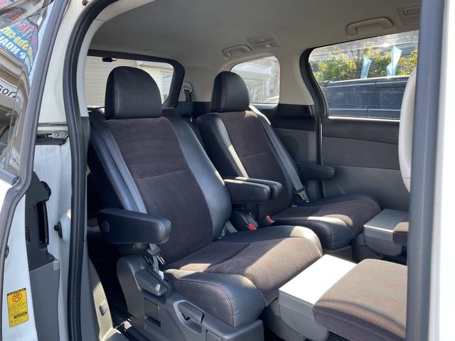 エスティマ ２．４アエラス　２０ｔｈアニバーサリーエディション　ワイドフリップダウンモニター　前後ドライブレコーダー　両側パワースライドドア　ハーフレザーシート　クルーズコントロール　ＨＤＤナビ　地デジ（フルセグ）　Ｂｌｕｅｔｏｏｔｈ　バックカメラ　スマートキー（22枚目）